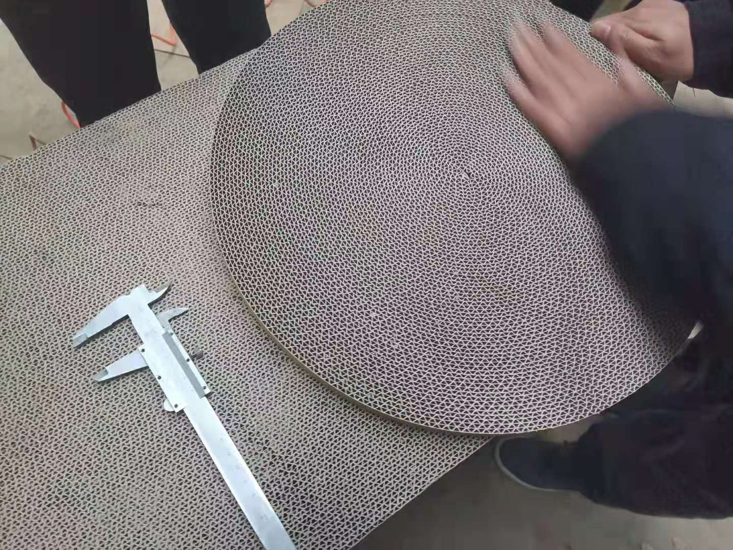 貓抓板切割—數控帶鋸，線絲鋸